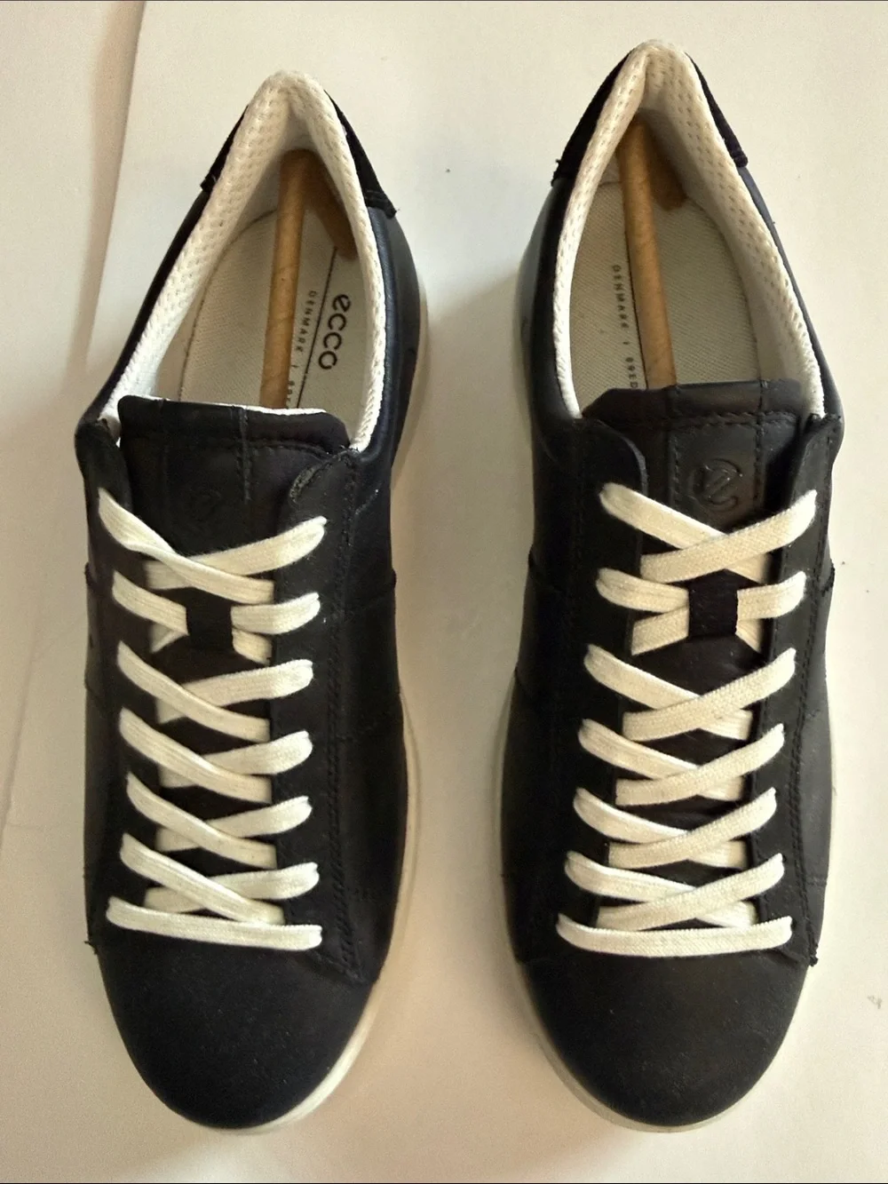 NWT ECCO WOMEN’S BLACK PADDED STREET LITE ROUND TOE LEATHER SNEAKER, 9/EU 40
